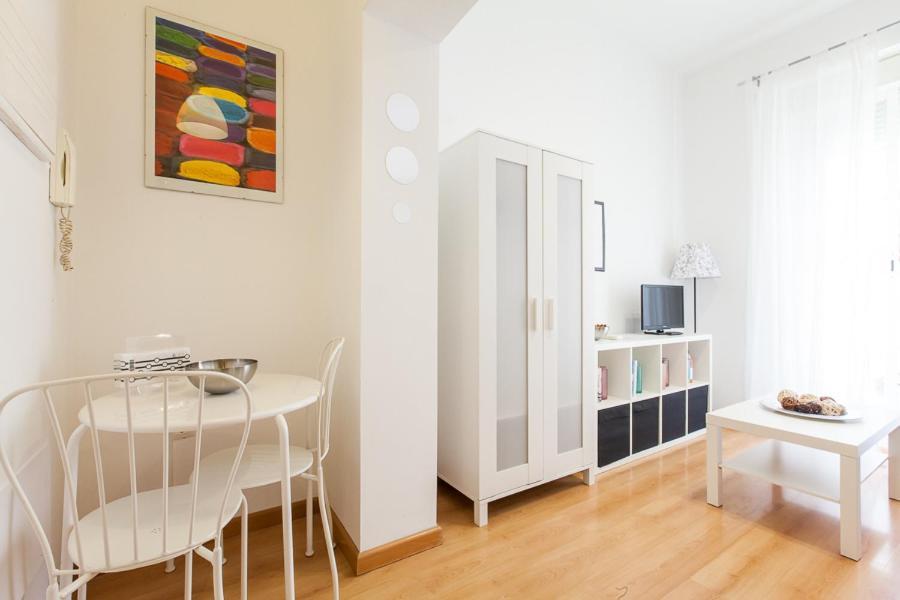 Peral Home Cozy Apartment Sevilla Eksteriør billede